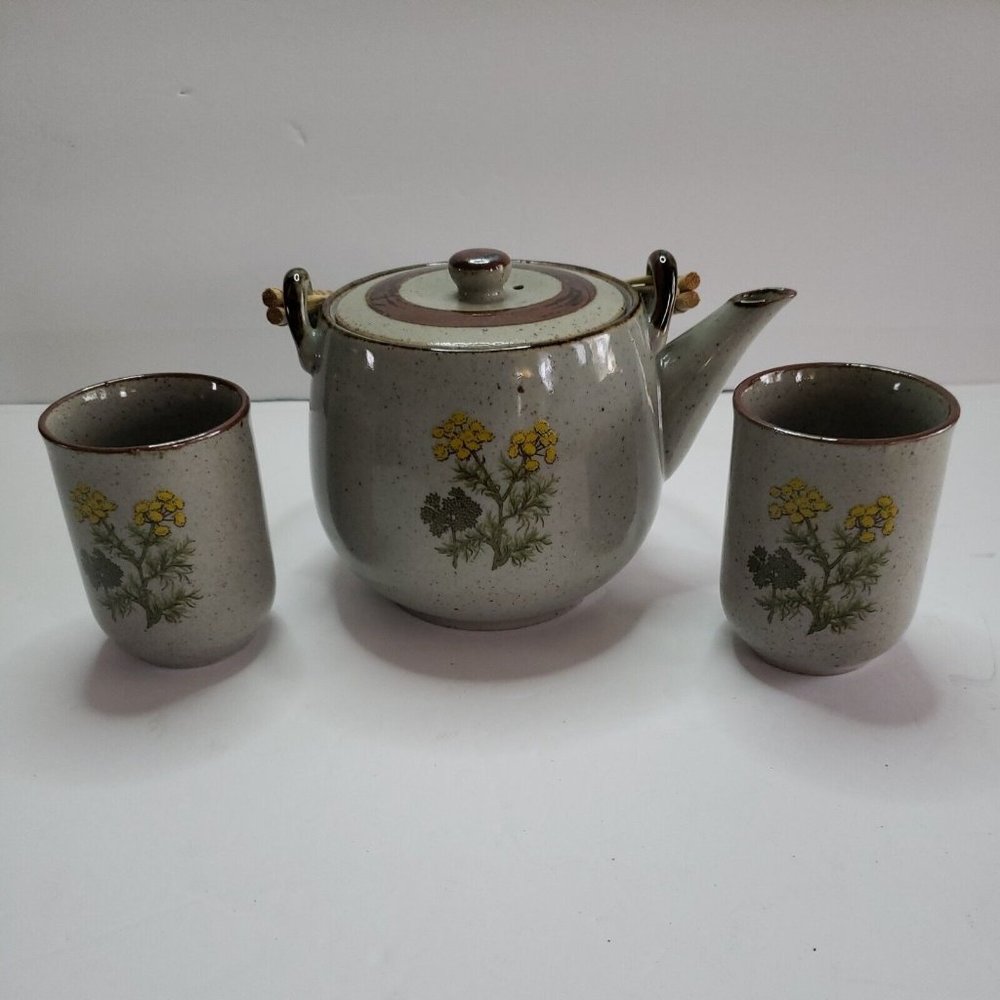 Takahashi San Francisco Stonewear Speckled Teapot w/ Wicker Handle Floral Japan